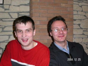 Корпоративно-новогодняя (25.12.2004). Это я и Игорь Журавлев. Начальник отдела нашего ИТ.
