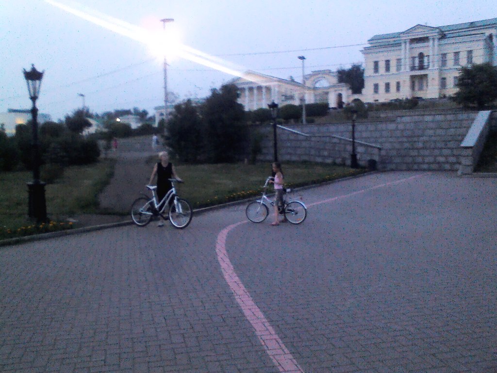 Велосипедисты вечернего ебурга