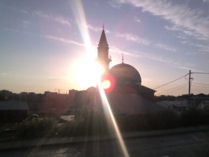 Та же мечеть с другой точки. Солнце... оно такое солнце.